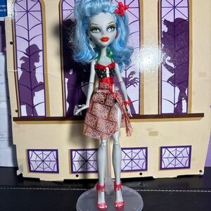 Monster High Ghoulia Yelps “Skull Shore” Doll